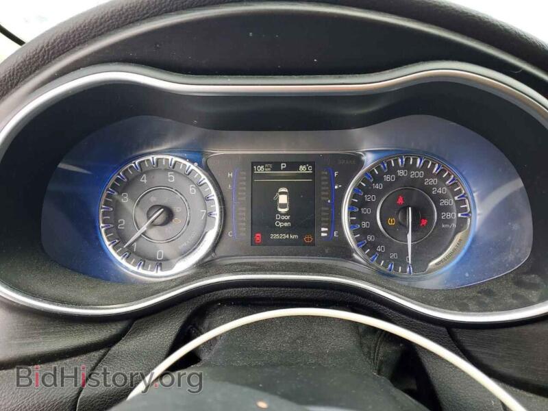2015 Chrysler 200 (VIN 1C3CCCFBXFN593283) — photo 9 of 12