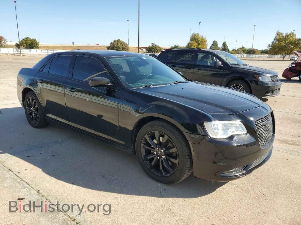 2019 CHRYSLER 300 - VIN: 2C3CCAKG1KH689893 - Фото 4
