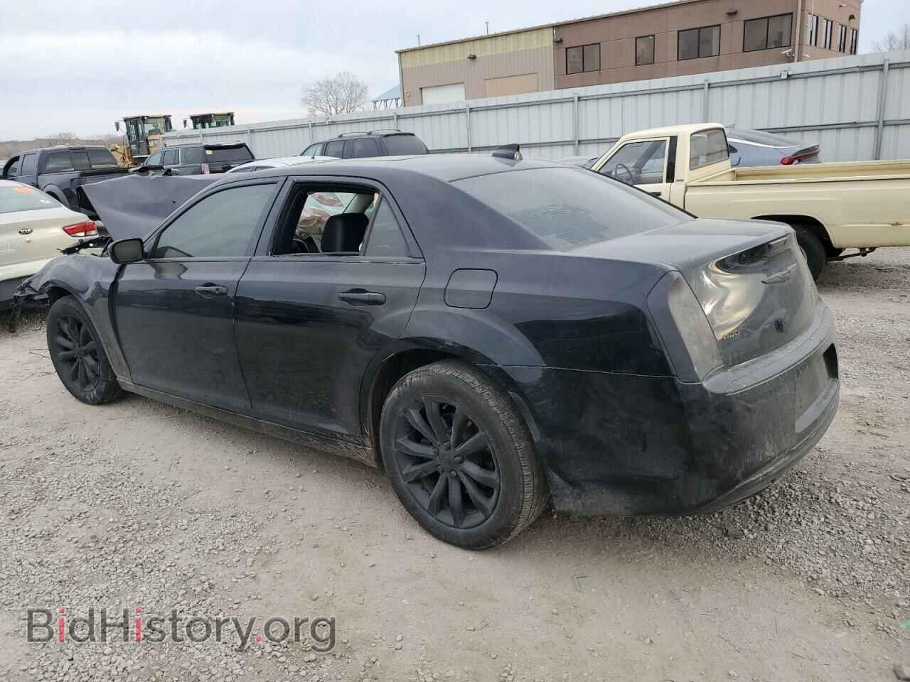 2016 CHRYSLER 300 - VIN: 2C3CCAKG1GH208502 - Фото 2