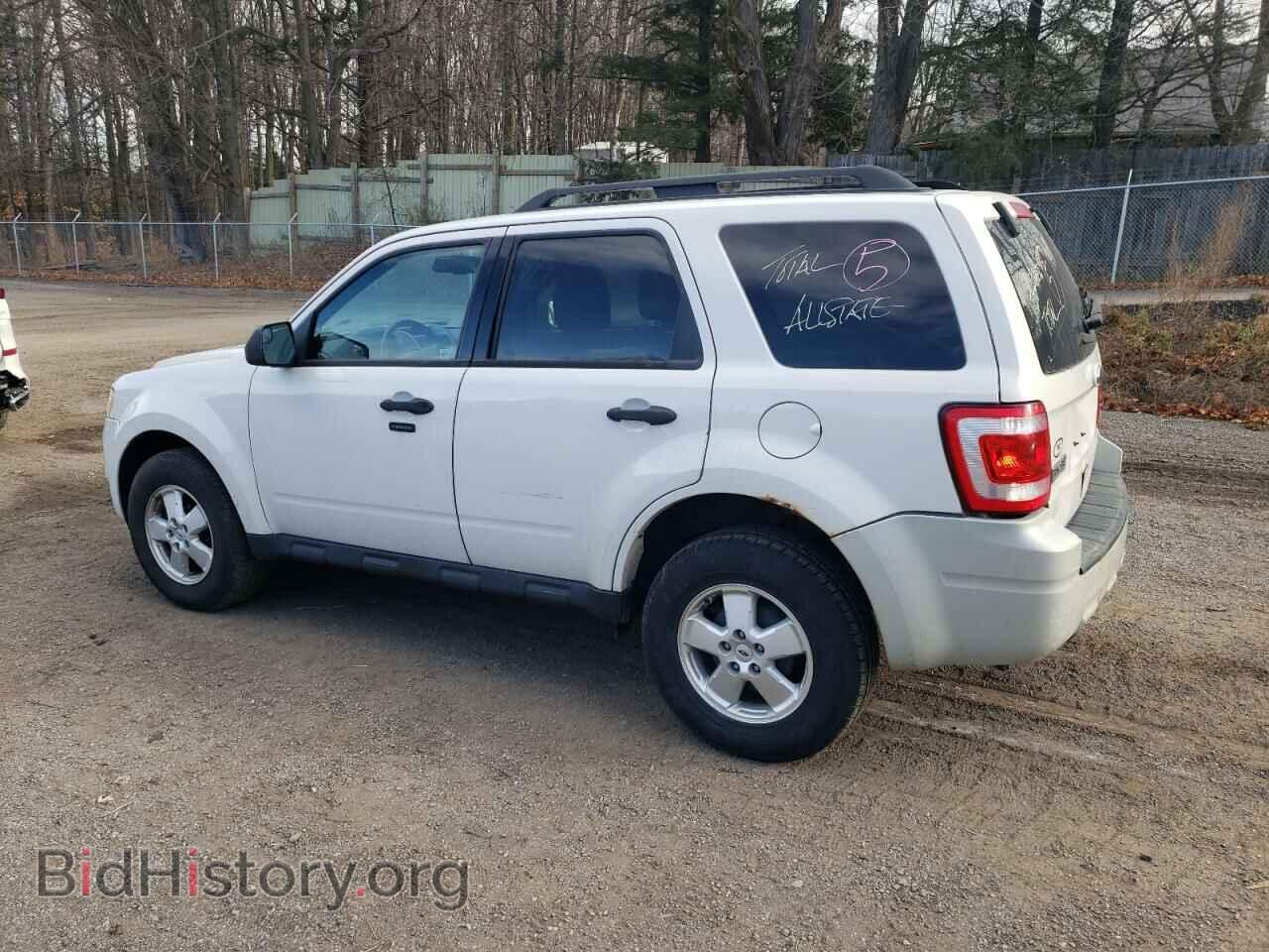 2011 FORD ESCAPE - VIN: 1FMCU0D77BKB93517 - Фото 2