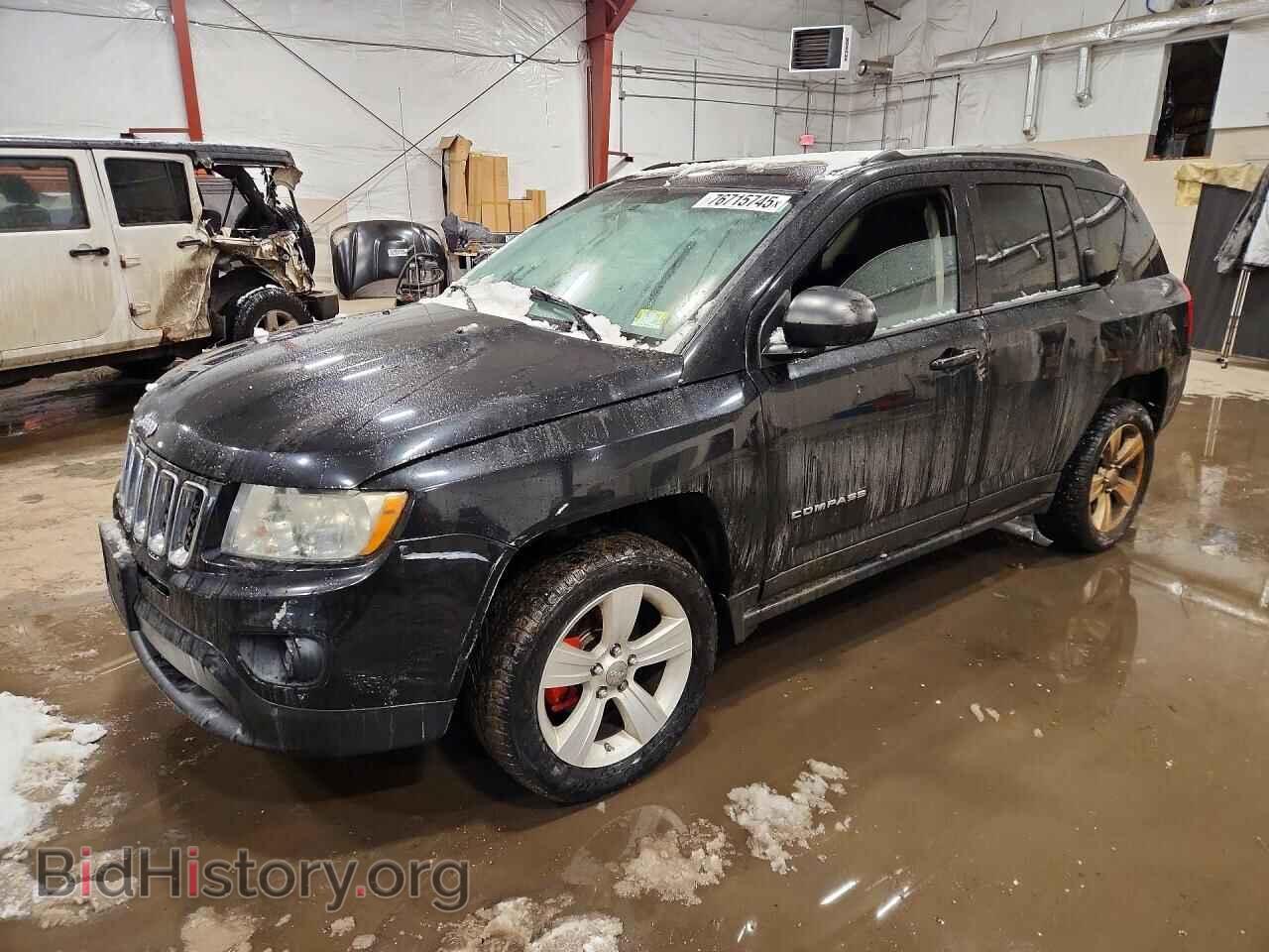 Photo 1J4NF1FB5BD206844 - JEEP COMPASS 2011