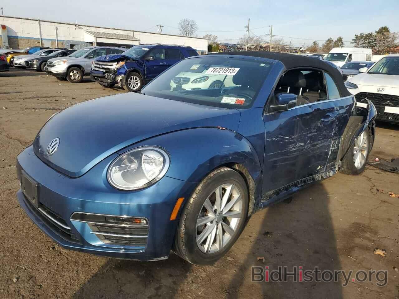 Photo 3VW5DAAT8JM517325 - VOLKSWAGEN BEETLE 2018