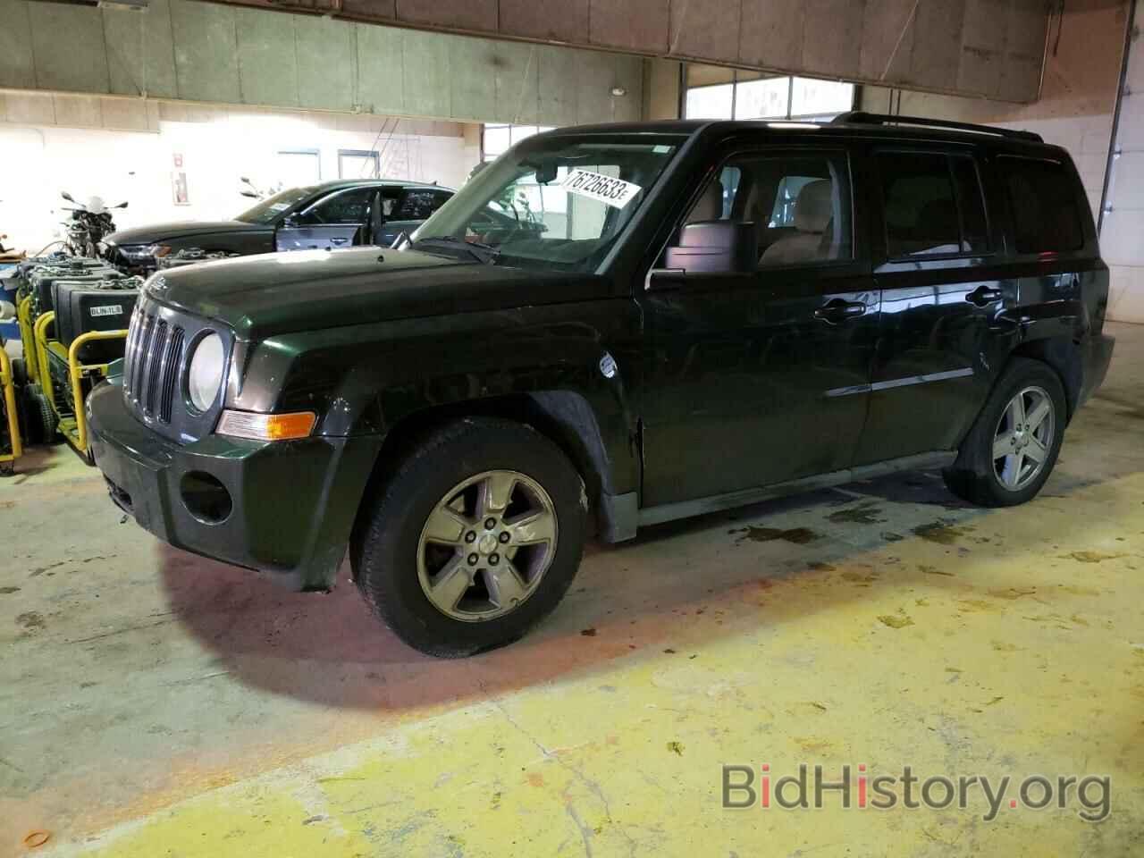 Photo 1J4NT2GB3AD573639 - JEEP PATRIOT 2010