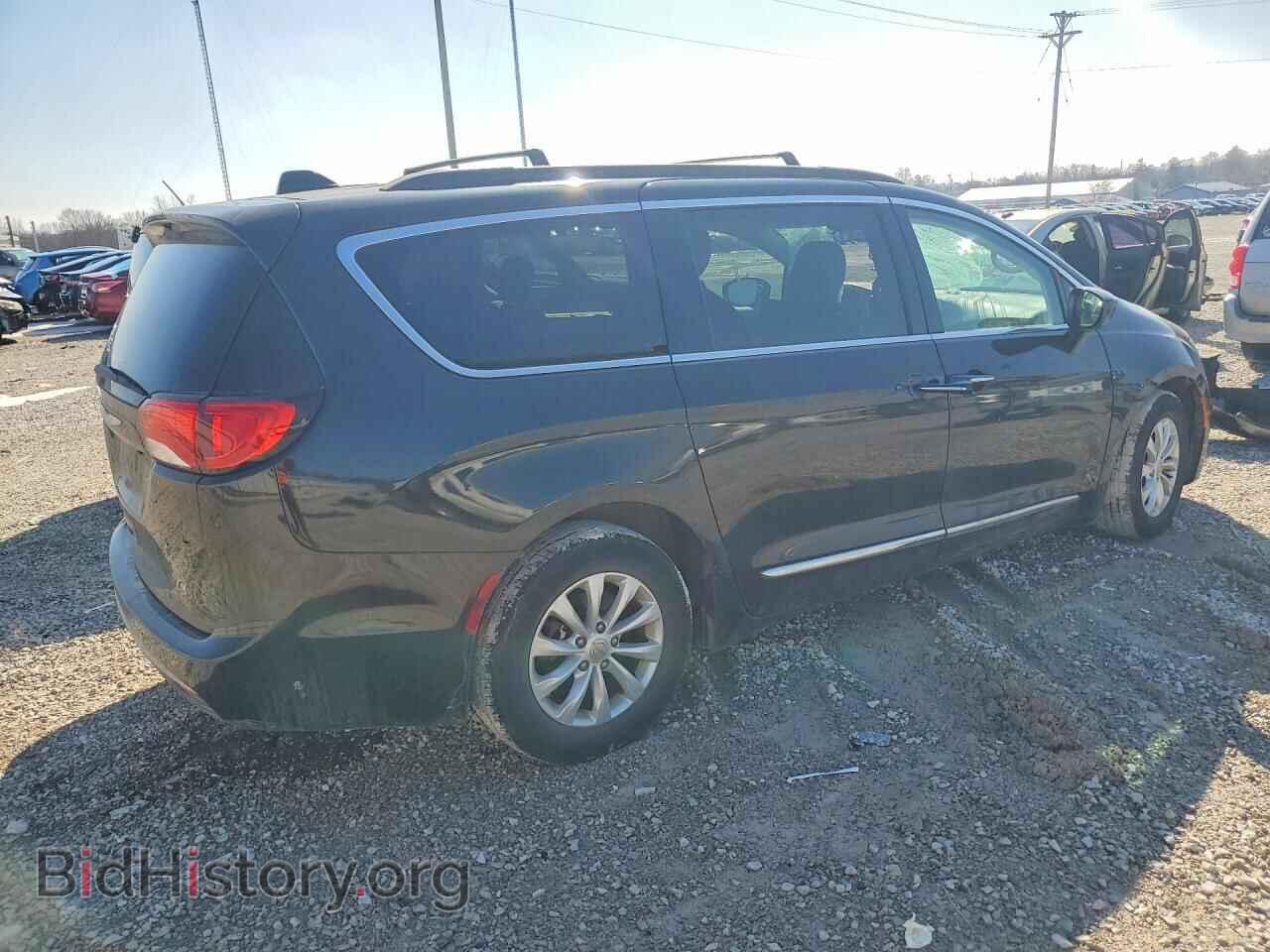 2017 Chrysler PACIFICA (VIN 2C4RC1BG5HR739008) — фото 3 из 13