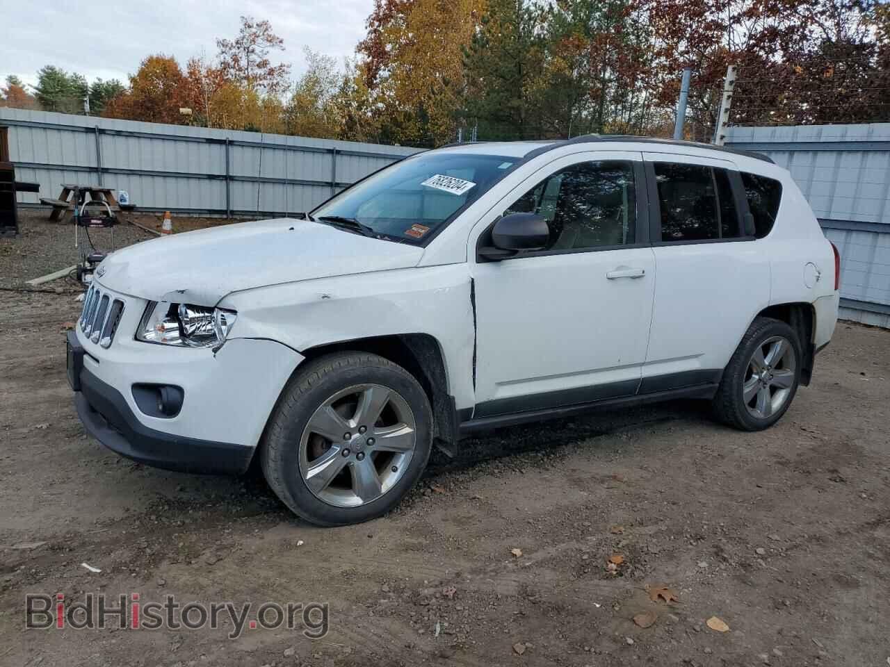 Photo 1J4NF5FB2BD275434 - JEEP COMPASS 2011