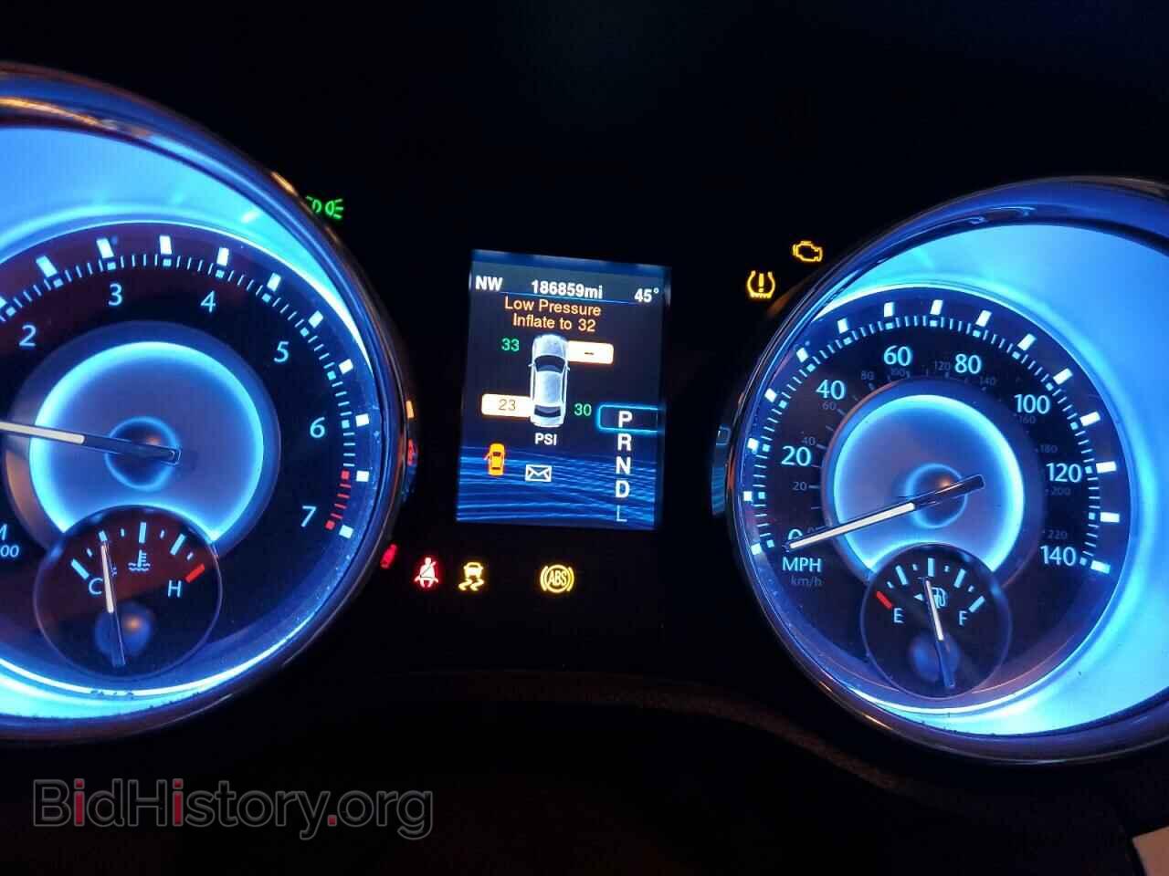 2014 CHRYSLER 300 - VIN: 2C3CCAAG0EH223152 - Фото 9