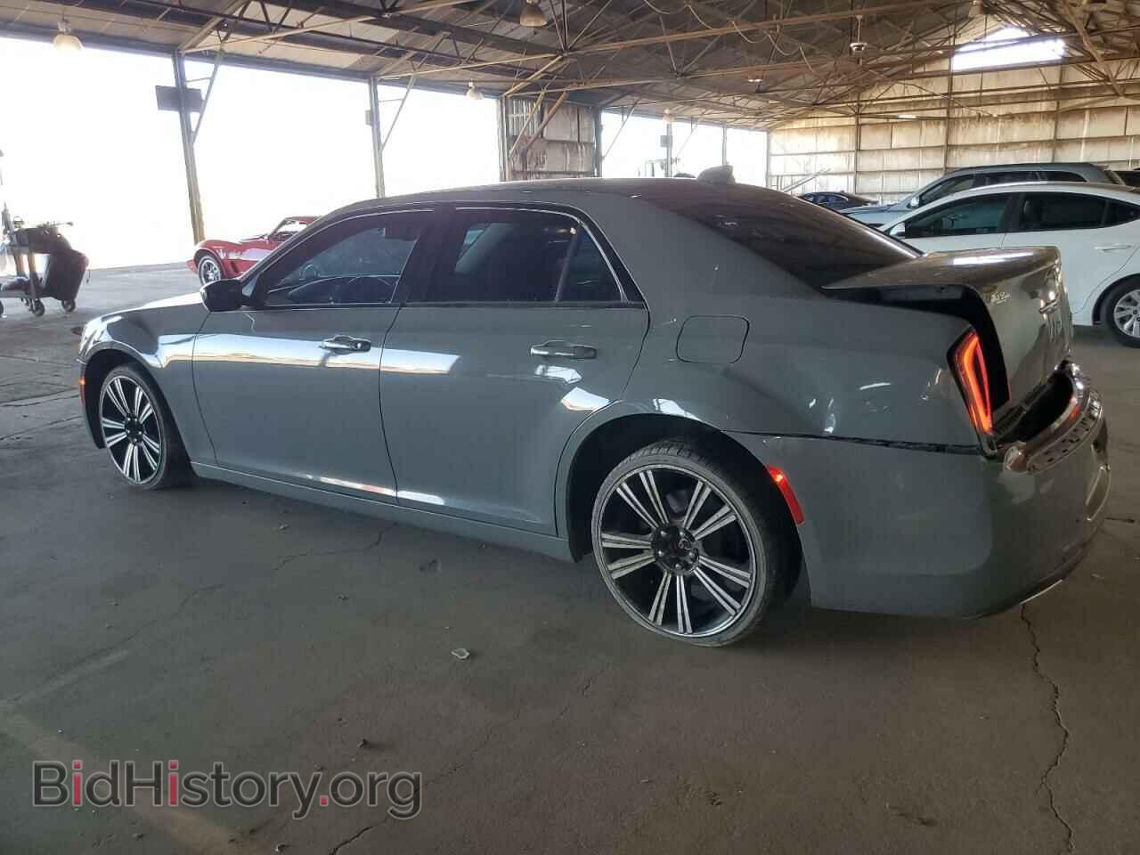 2018 CHRYSLER 300 - VIN: 2C3CCAAGXJH319896 - Фото 2