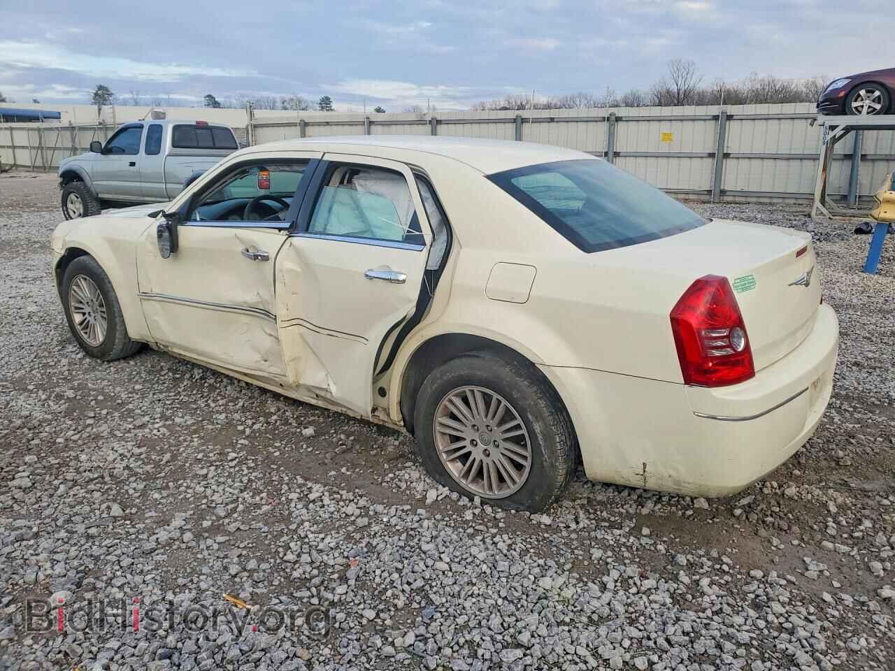 2010 CHRYSLER 300 - VIN: 2C3CA4CD6AH330601 - Фото 2