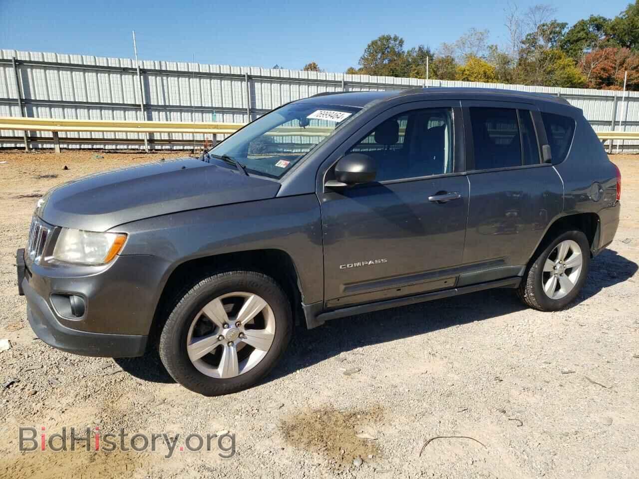 Photo 1J4NF1FB2BD282795 - JEEP COMPASS 2011