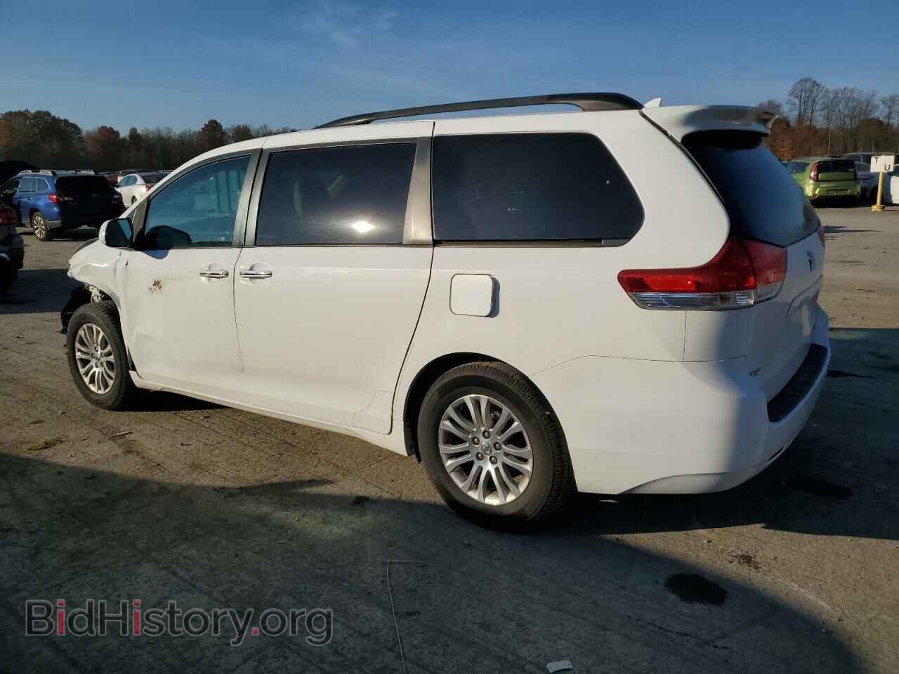 2011 TOYOTA All Models - VIN: 5TDYK3DC8BS042290 - Фото 2