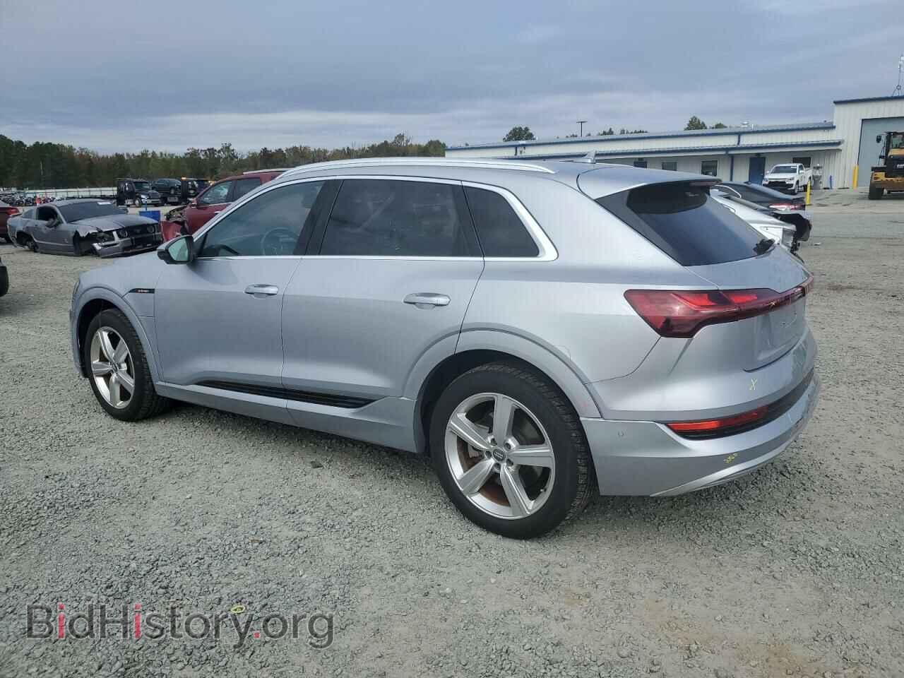 2019 AUDI E-TRON - VIN: WA1LAAGE8KB010276 - Photo 2