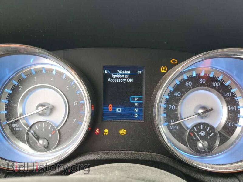 2014 Chrysler 300 (VIN 2C3CCAET0EH252903) — photo 9 of 13