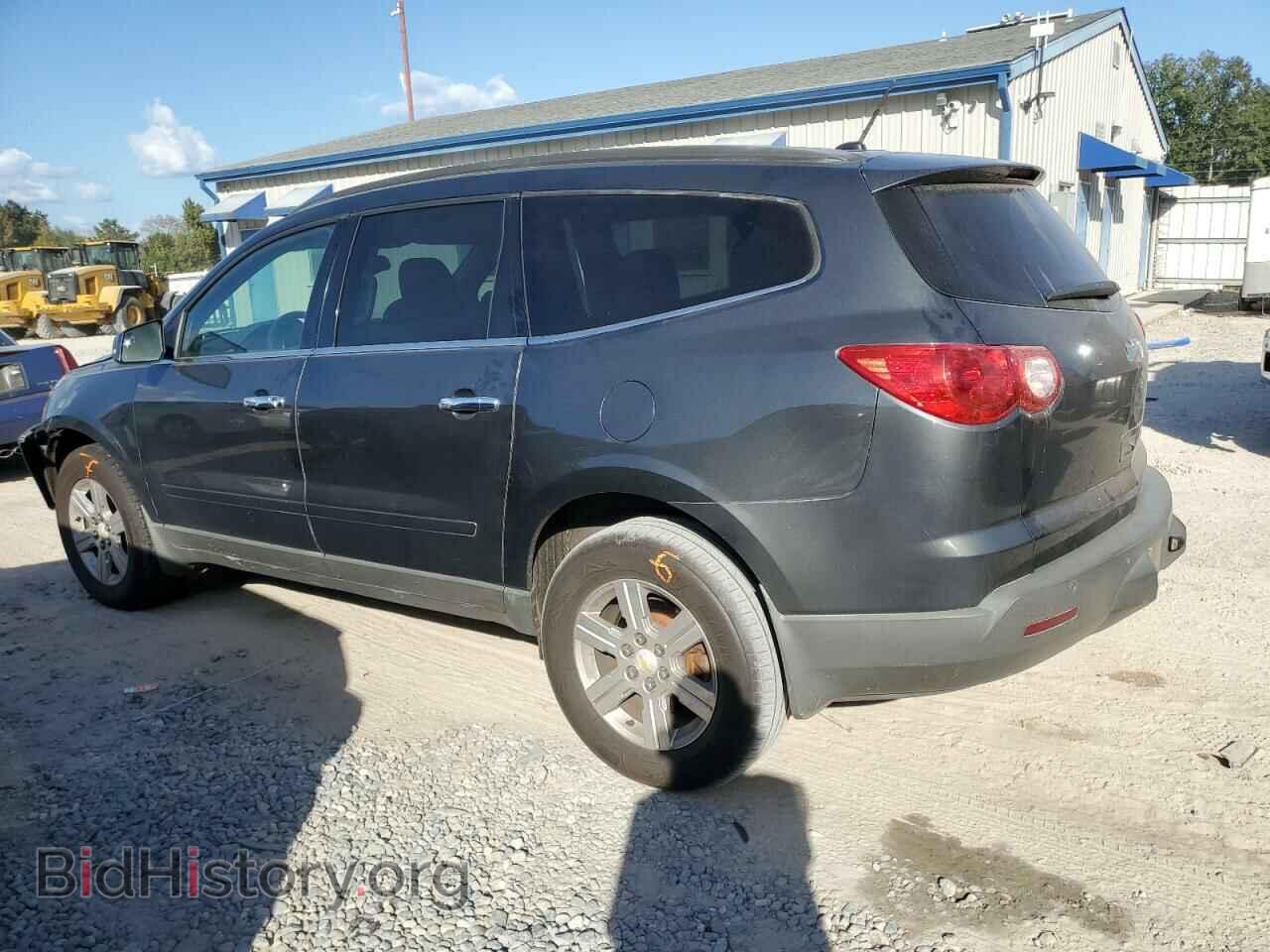 2012 CHEVROLET TRAVERSE - VIN: 1GNKRGEDXCJ380585 - Фото 2
