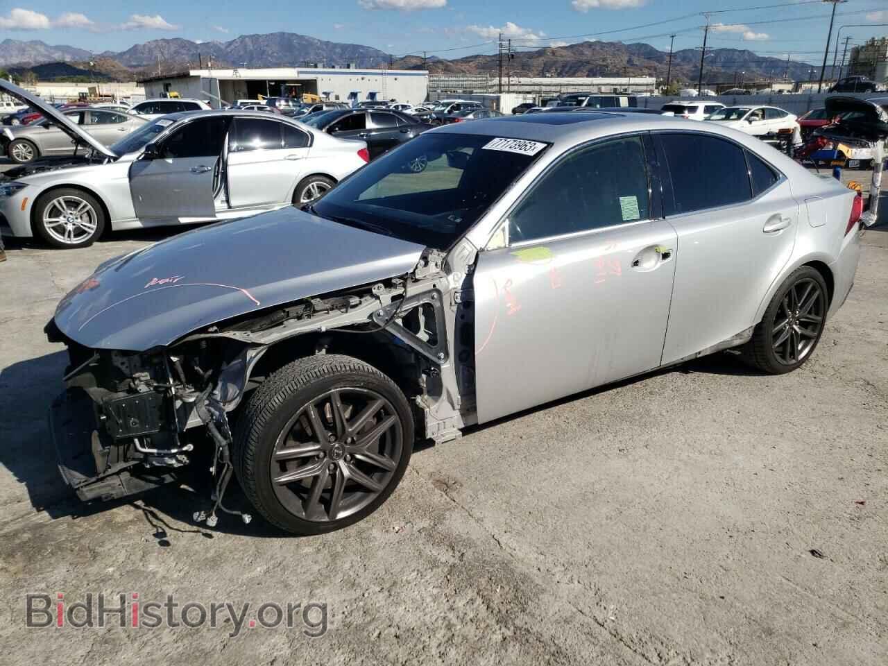 Photo JTHBE1D27F5018890 - LEXUS IS 2015