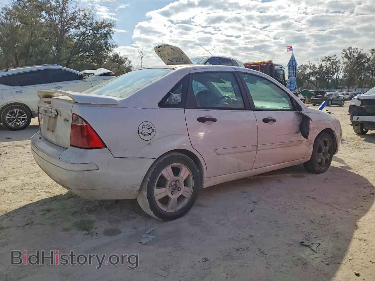 2005 FORD FOCUS - VIN: 1FAFP34N75W301825 - Фото 3