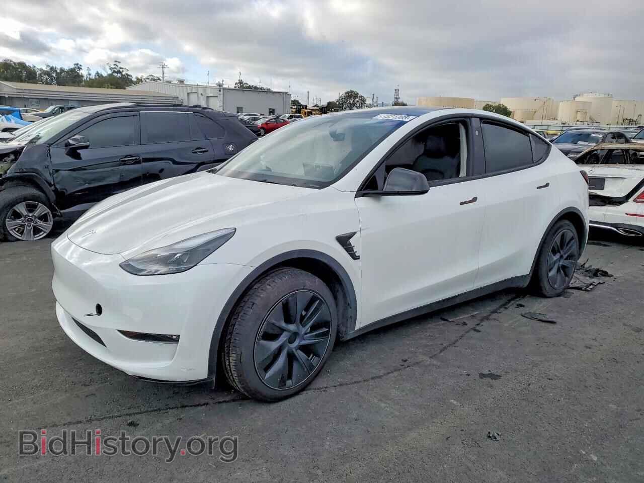 Фотография 7SAYGAEE3RF208111 - TESLA MODEL Y 2024