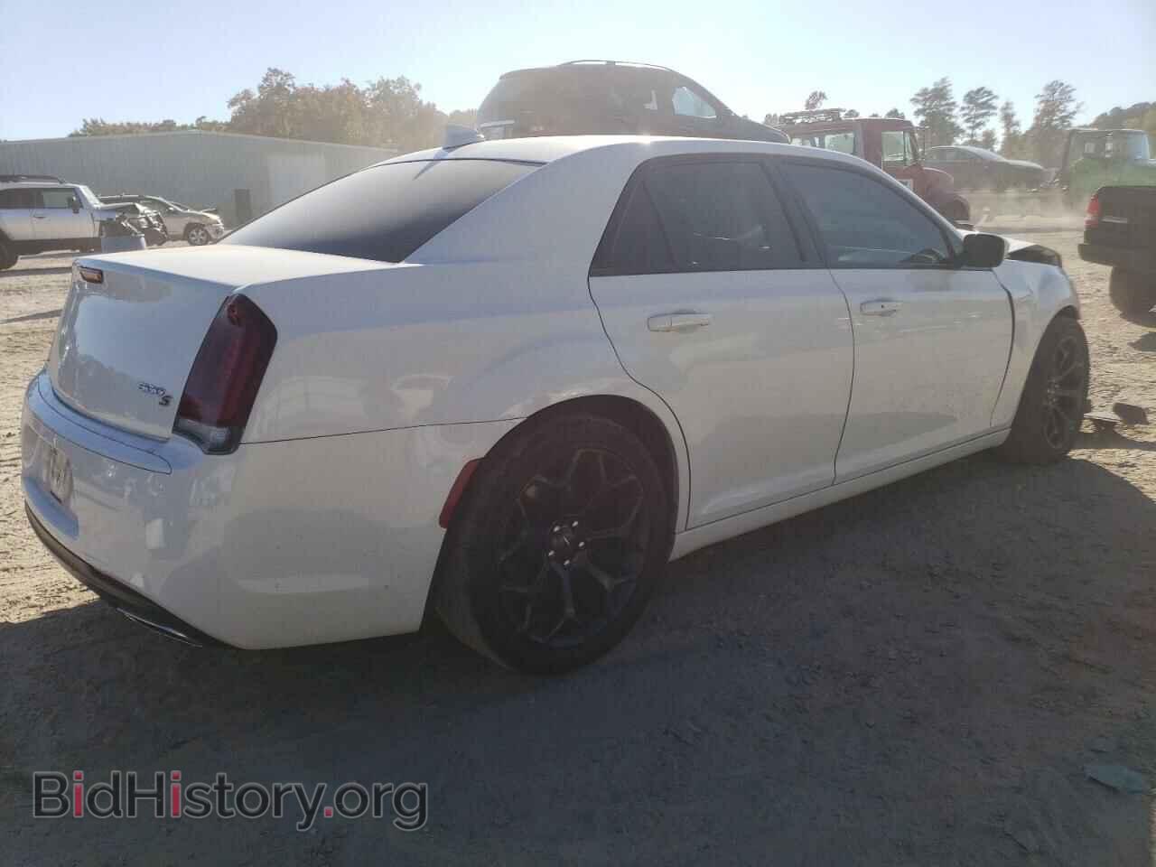 2019 CHRYSLER 300 - VIN: 2C3CCABG8KH585532 - Фото 3