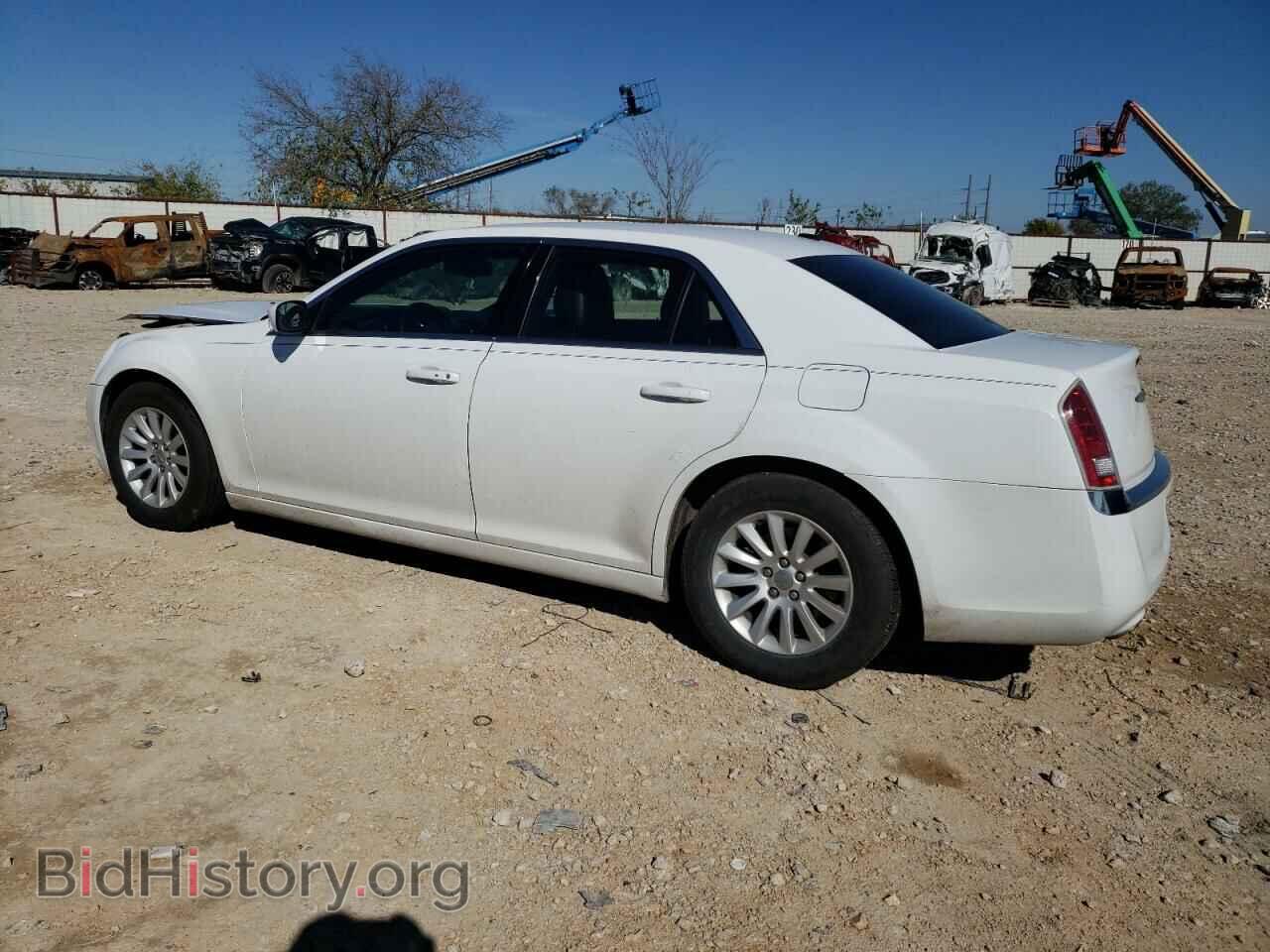2013 CHRYSLER 300 - VIN: 2C3CCAAG1DH506898 - Фото 2