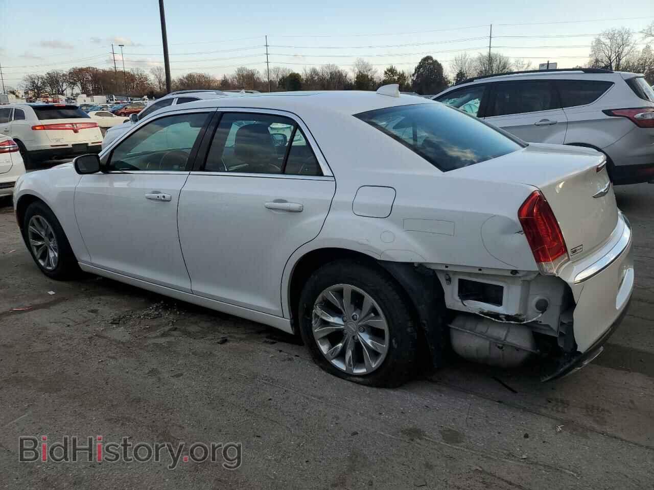 2016 CHRYSLER 300 - VIN: 2C3CCAAG0GH135107 - Фото 2
