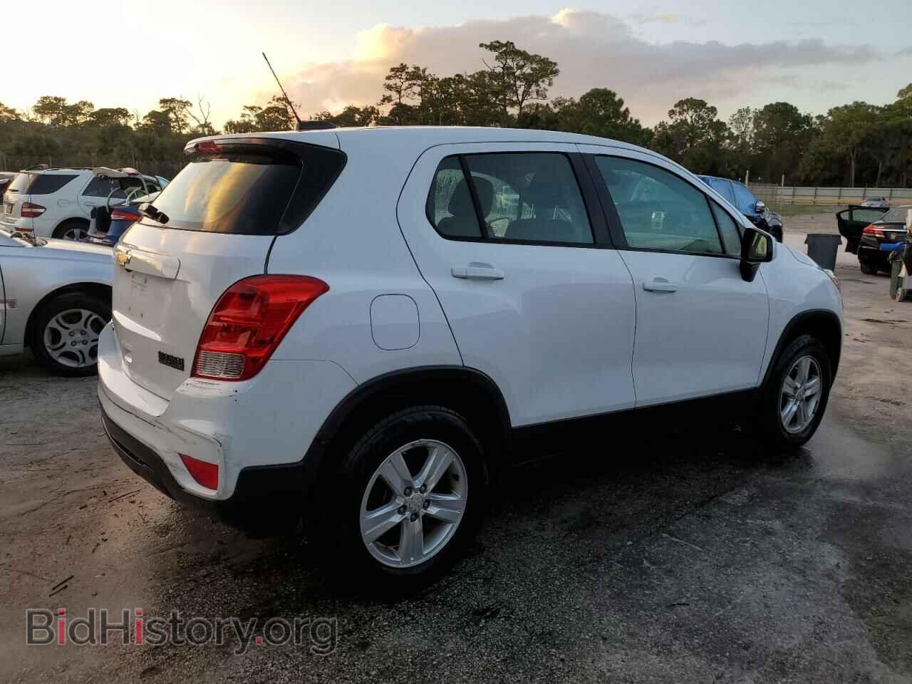 2017 CHEVROLET TRAX - VIN: 3GNCJNSB2HL225645 - Фото 3