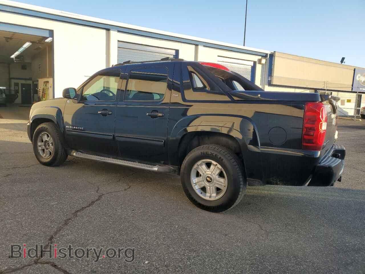 2011 CHEVROLET AVALANCHE - VIN: 3GNTKFE3XBG393895 - Фото 2