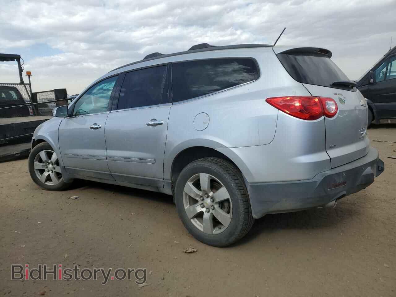 2011 CHEVROLET TRAVERSE - VIN: 1GNKVLED2BJ403120 - Фото 2