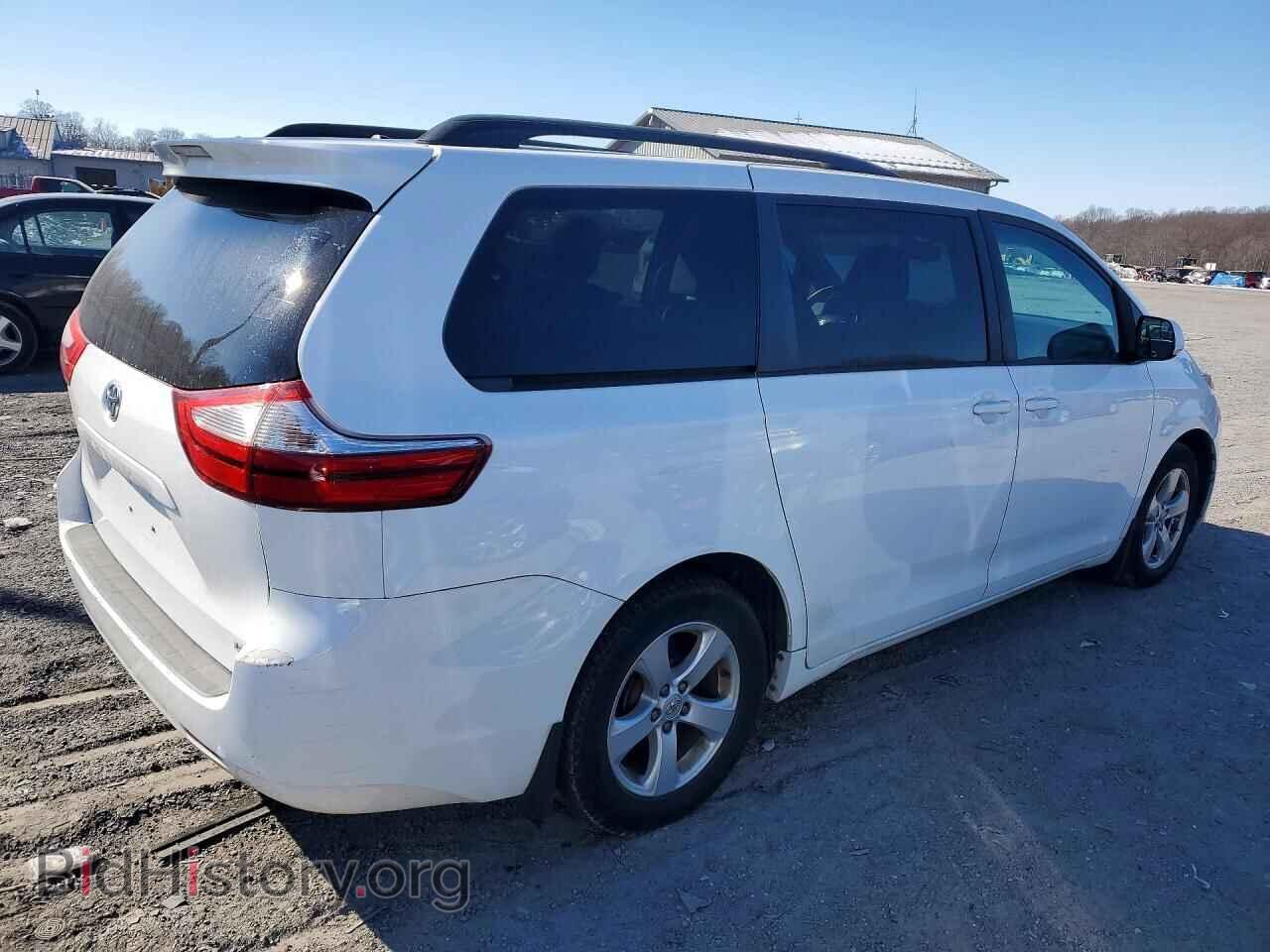 2017 TOYOTA All Models - VIN: 5TDKZ3DC8HS769732 - Фото 3