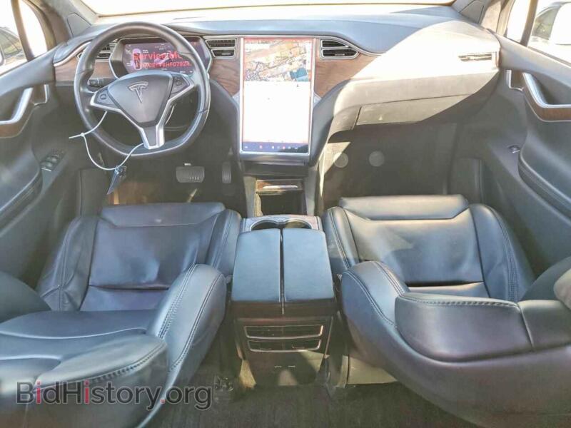 2017 Tesla MODEL X (VIN 5YJXCBE20HF079243) — фото 8 из 14