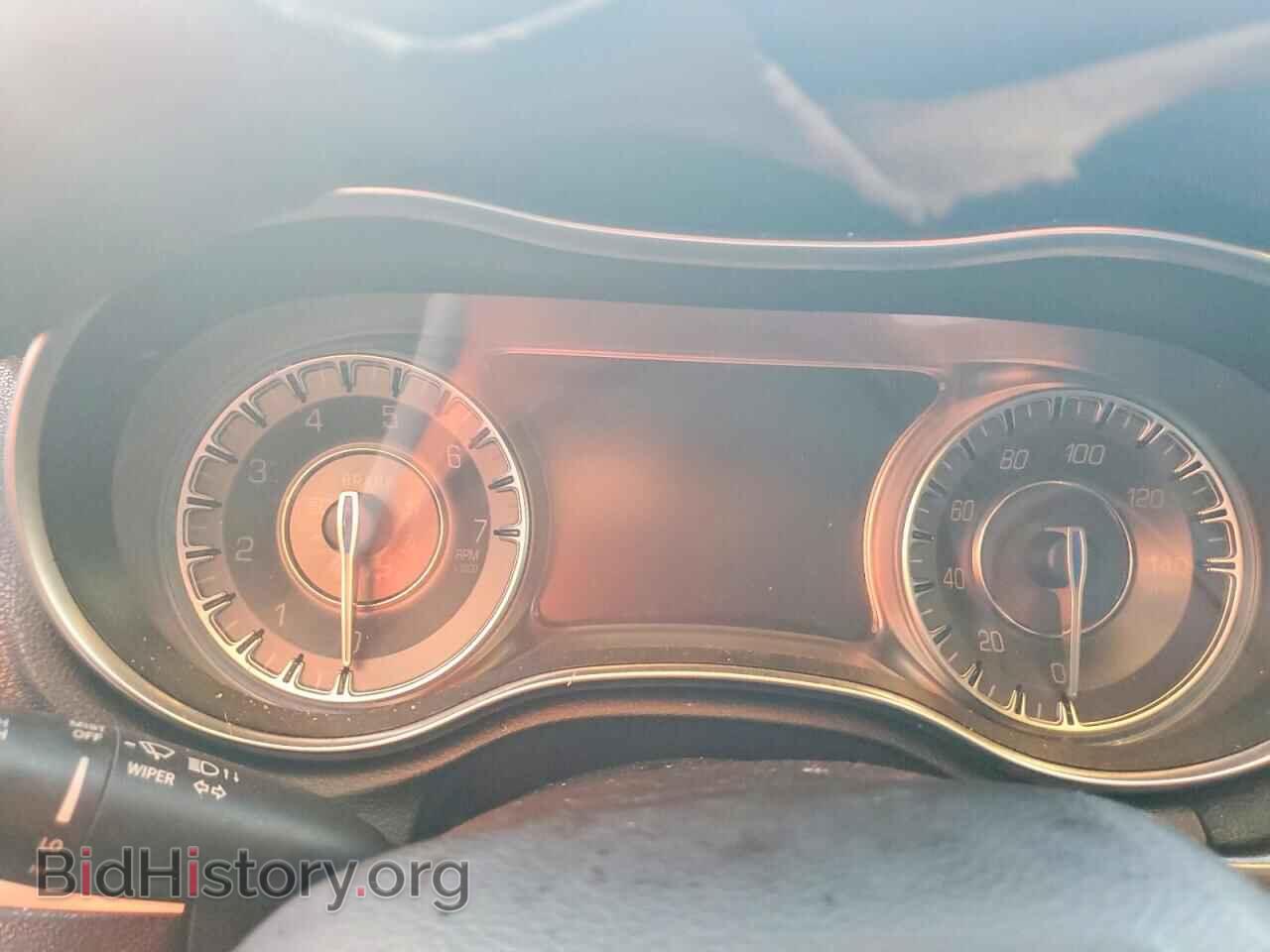 2019 CHRYSLER 300 - VIN: 2C3CCAAG4KH746167 - Фото 9