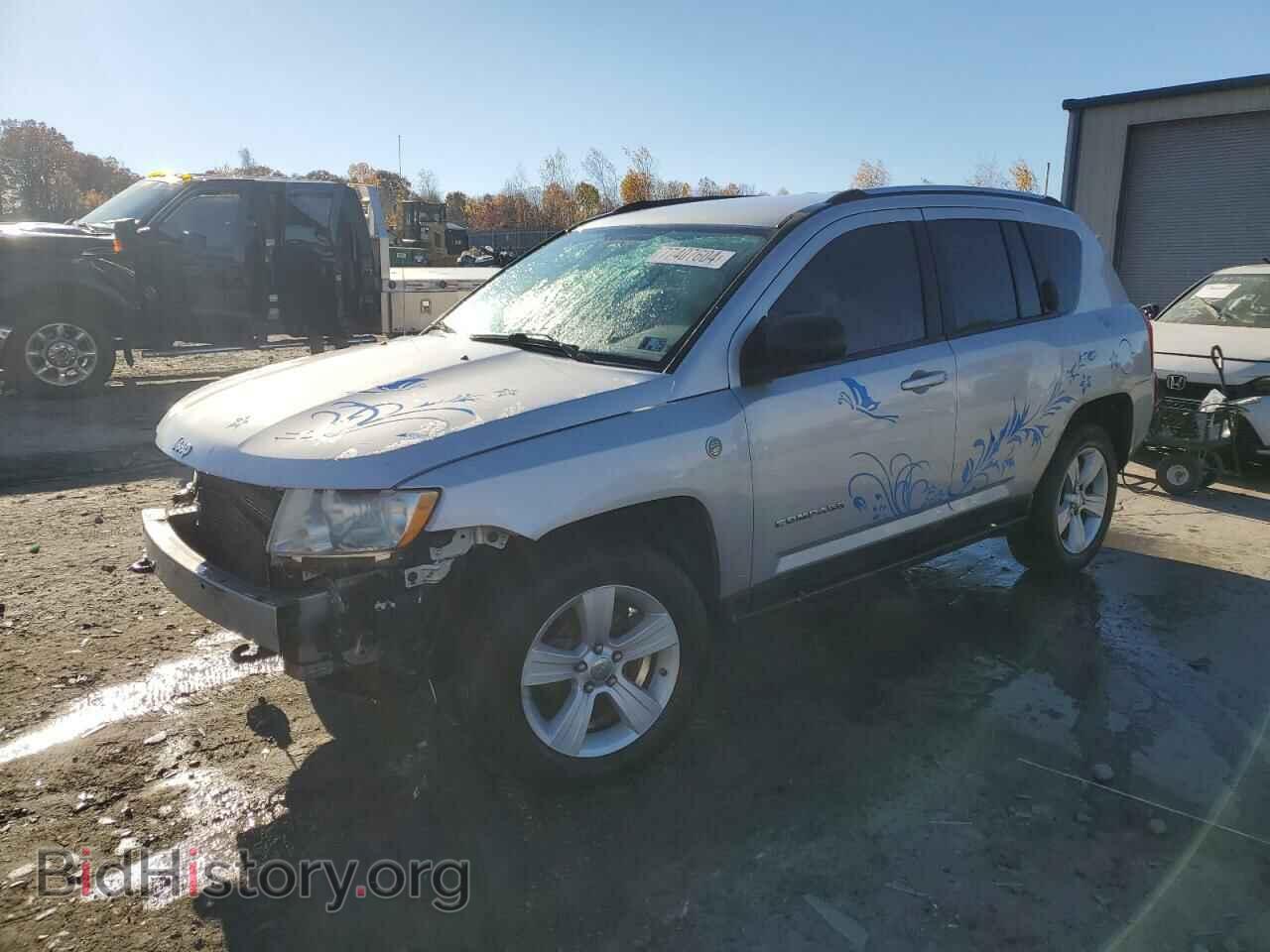 Photo 1J4NF1FB2BD182213 - JEEP COMPASS 2011