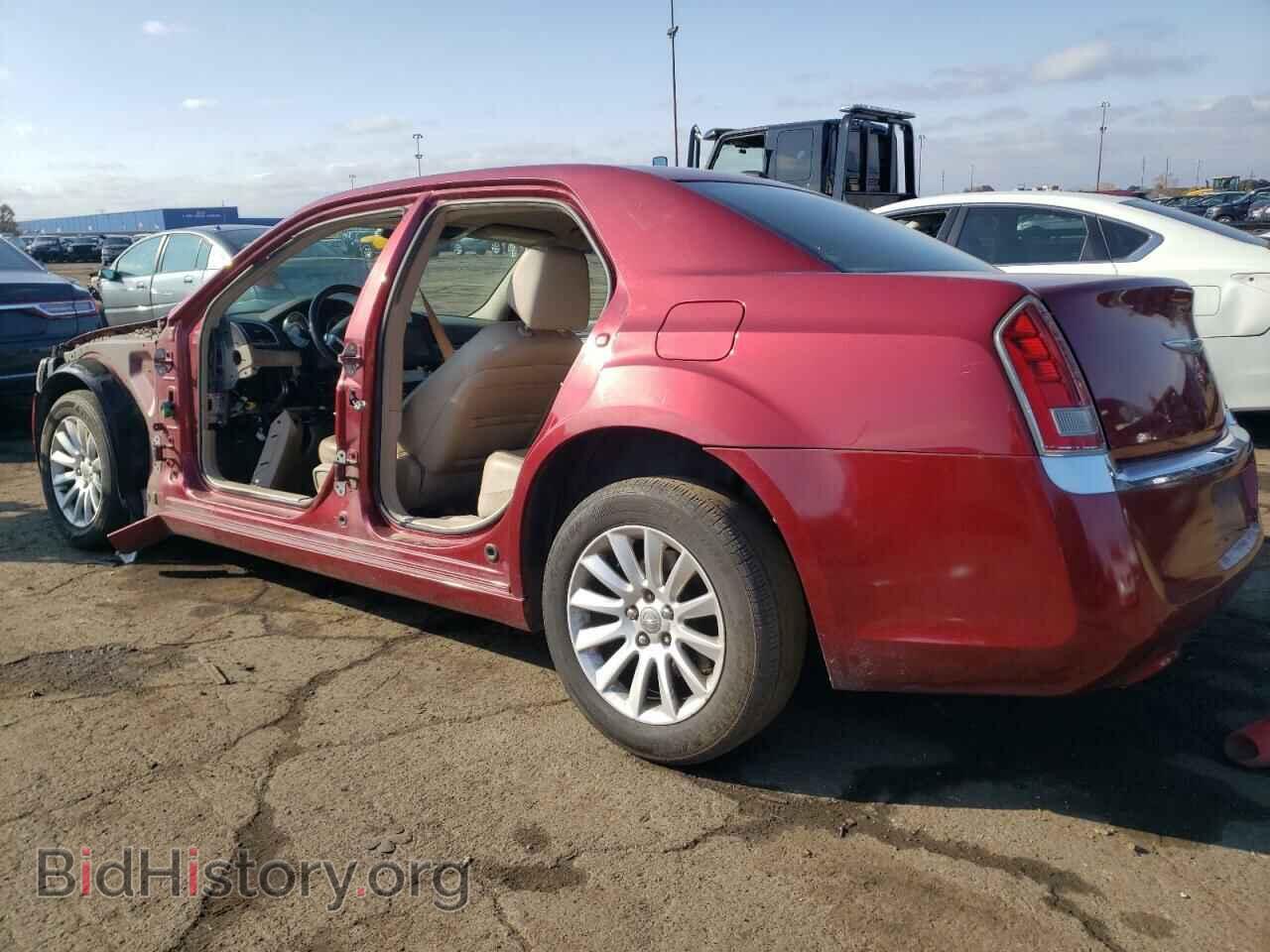 2013 CHRYSLER 300 - VIN: 2C3CCAAG8DH732937 - Фото 2