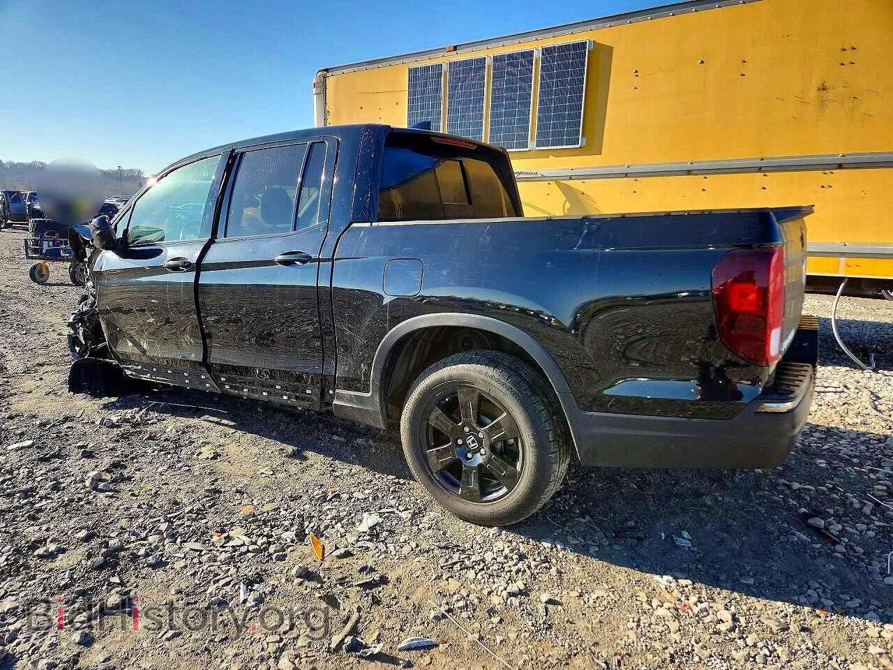 2019 HONDA RIDGELINE - VIN: 5FPYK3F81KB042409 - Фото 2