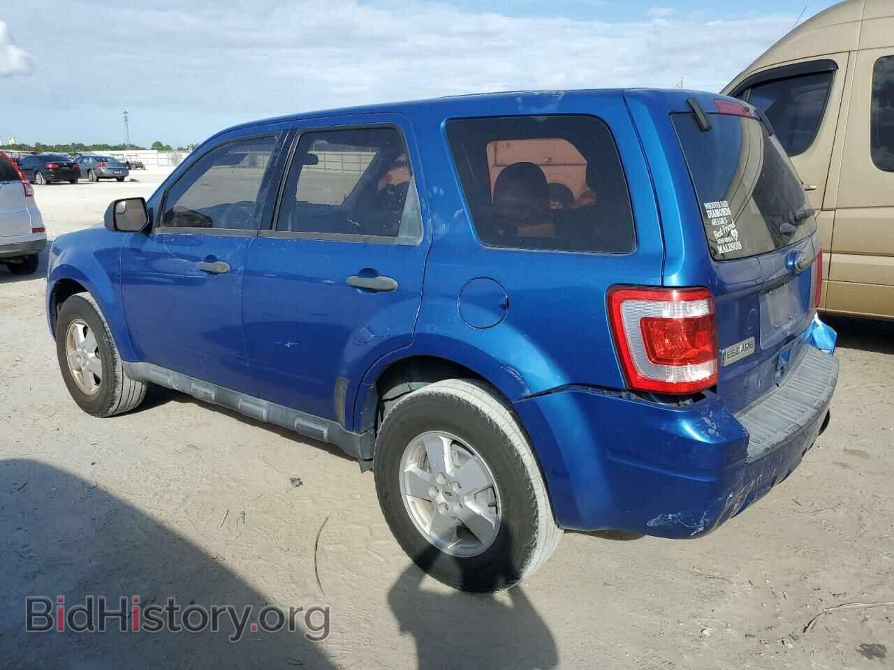 2011 FORD ESCAPE - VIN: 1FMCU0C71BKB18801 - Фото 2