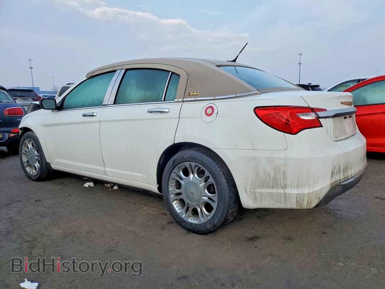 2011 CHRYSLER 200 - VIN: 1C3BC2FB4BN571909 - Photo 2