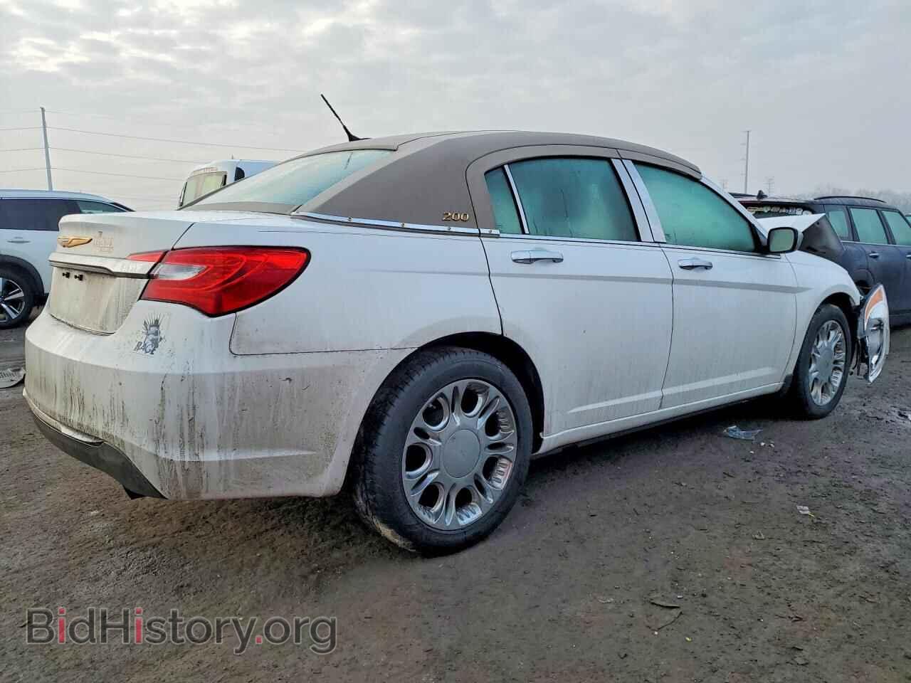 2011 CHRYSLER 200 - VIN: 1C3BC2FB4BN571909 - Photo 3