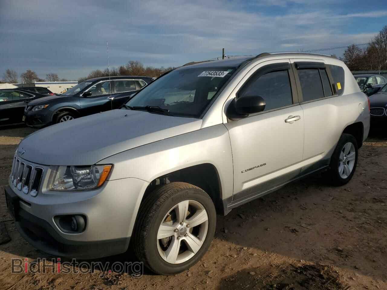 Photo 1J4NF1FBXBD163683 - JEEP COMPASS 2011