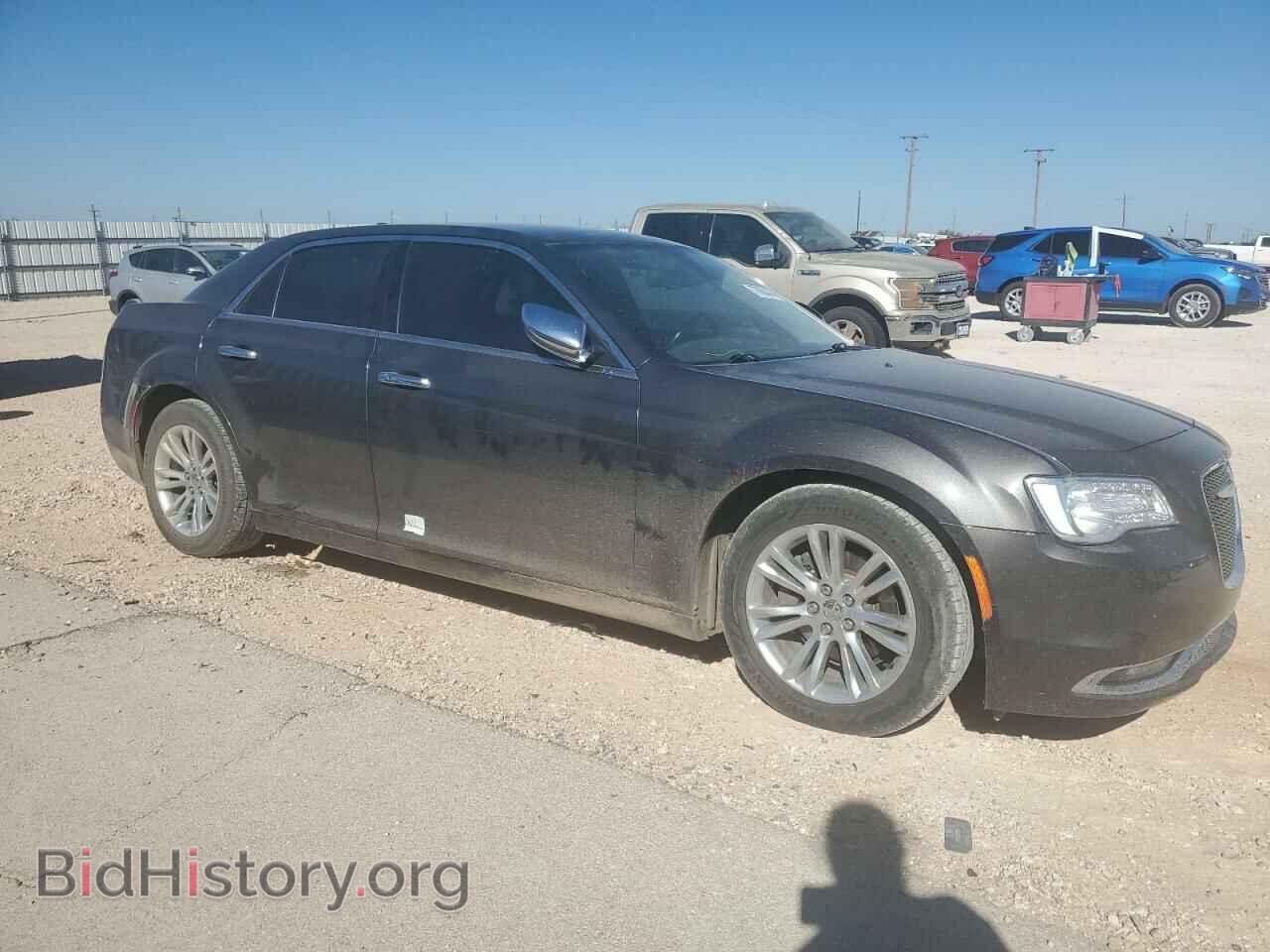 2019 CHRYSLER 300 - VIN: 2C3CCAAG3KH663149 - Фото 4
