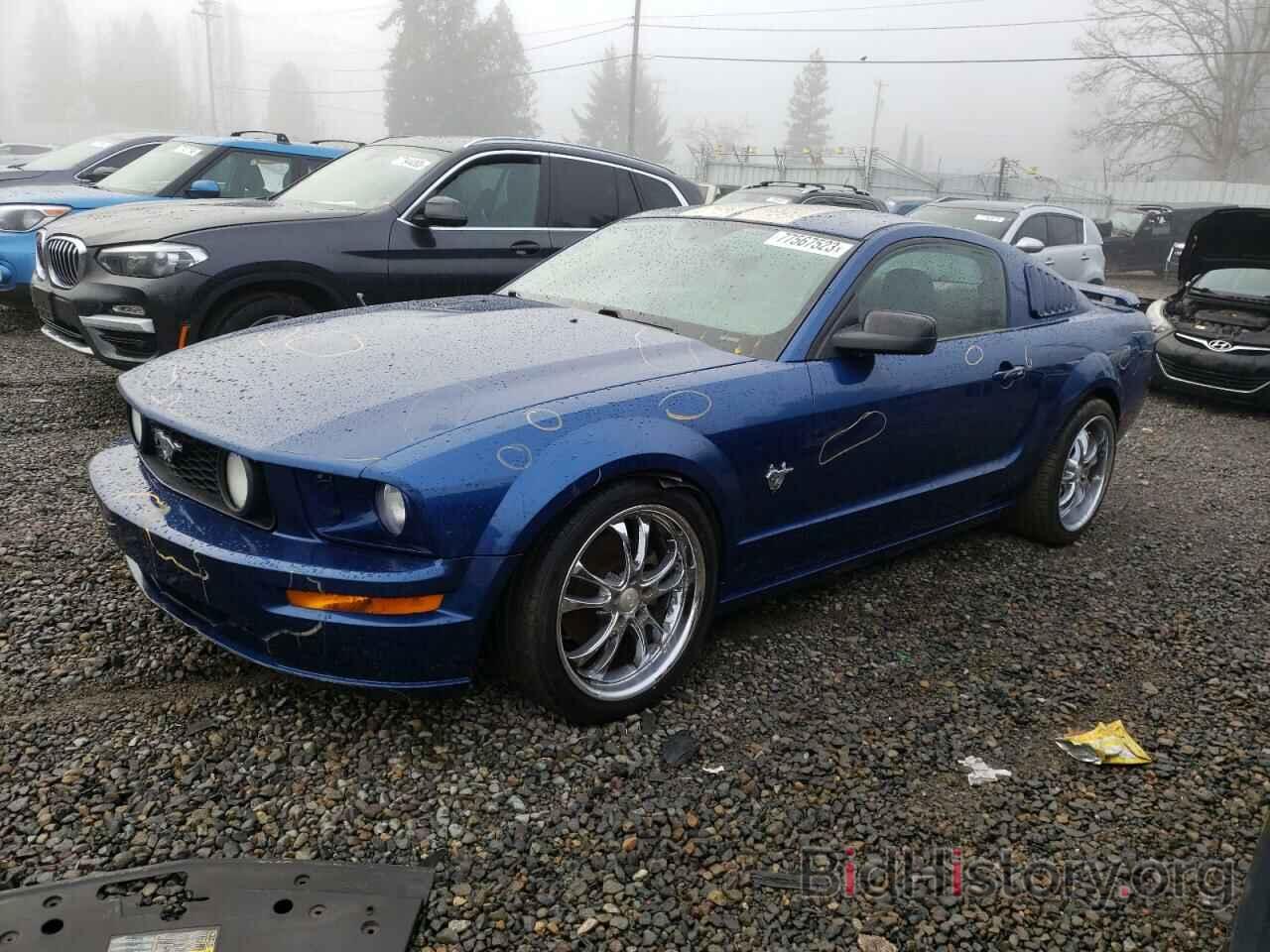 Photo 1ZVHT82H095128375 - FORD MUSTANG 2009
