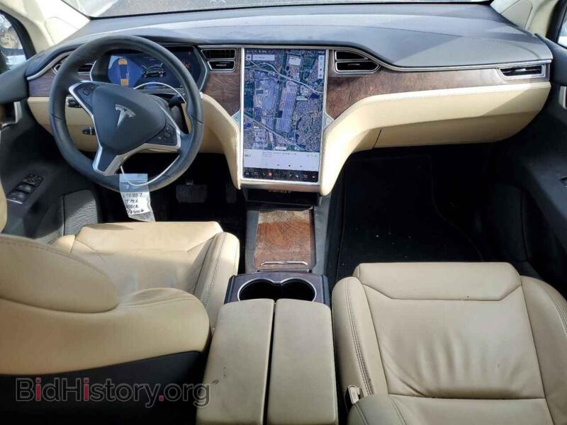 2017 Tesla MODEL X (VIN 5YJXCDE2XHF054314) — photo 8 of 12