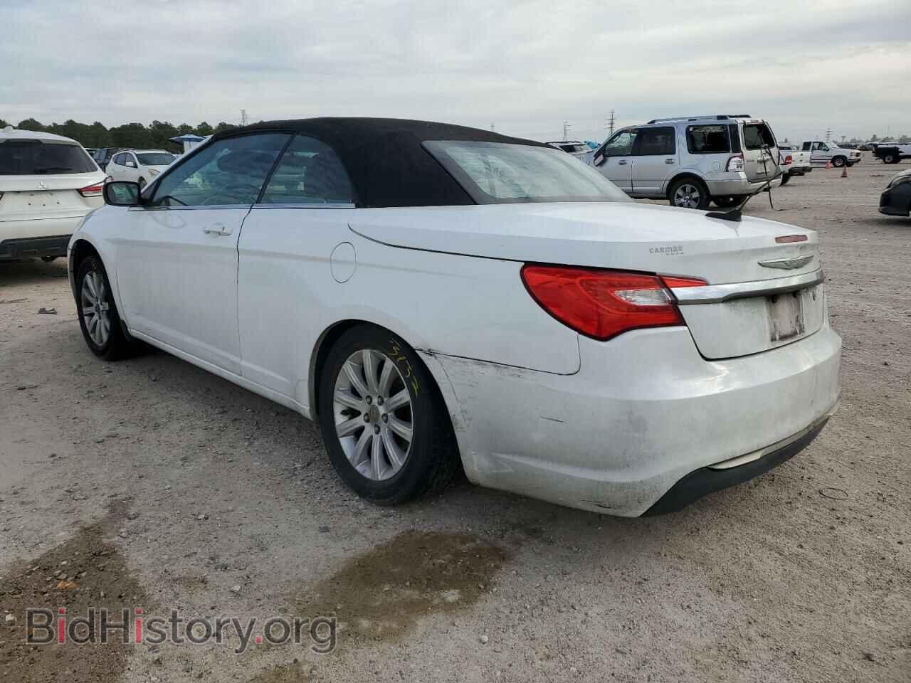 2011 CHRYSLER 200 - VIN: 1C3BC2EB4BN586184 - Photo 2