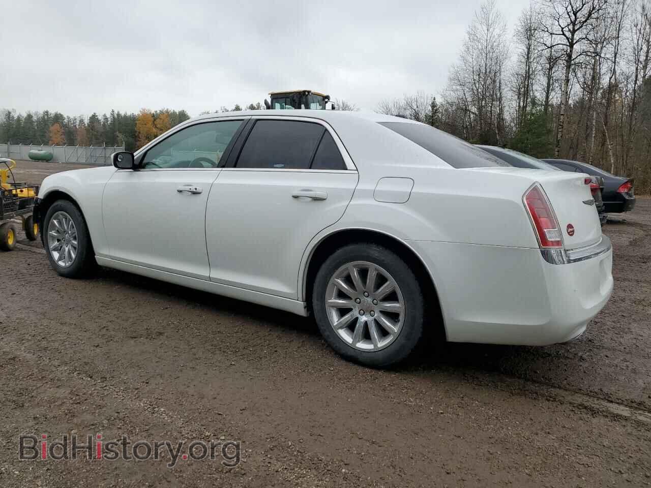 2013 CHRYSLER 300 - VIN: 2C3CCAAG3DH714698 - Фото 2
