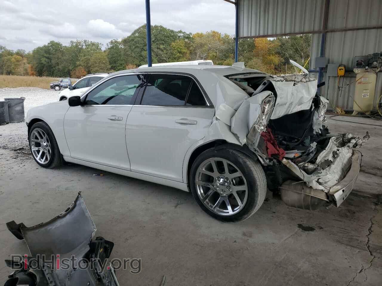 2019 CHRYSLER 300 - VIN: 2C3CCAAG3KH760903 - Фото 2