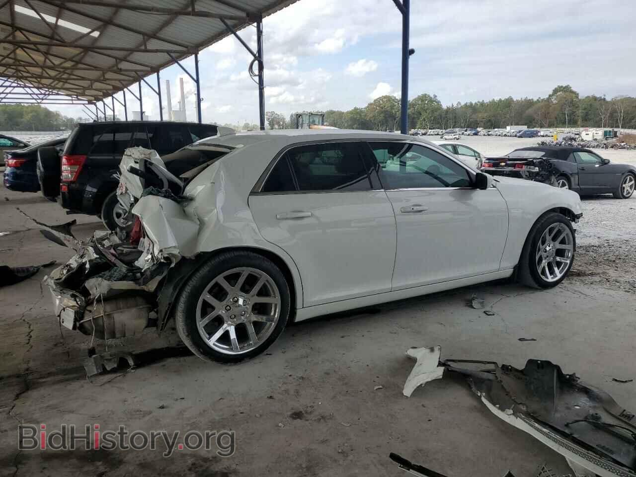 2019 CHRYSLER 300 - VIN: 2C3CCAAG3KH760903 - Фото 3