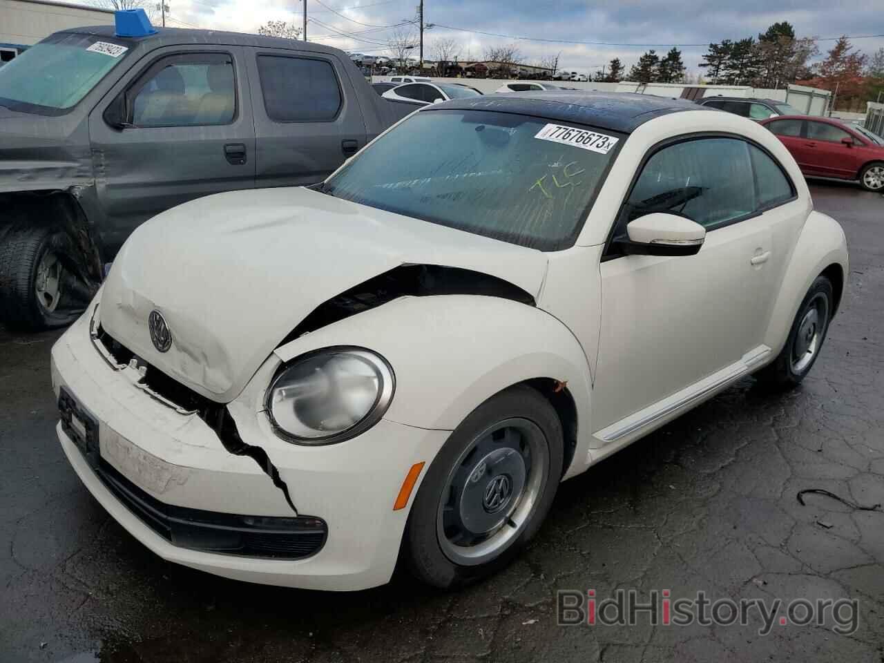 Photo 3VWJP7AT5CM636610 - VOLKSWAGEN BEETLE 2012