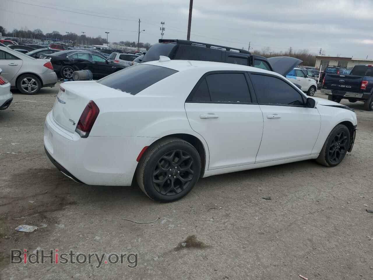 2019 CHRYSLER 300 - VIN: 2C3CCAGG8KH610681 - Фото 3