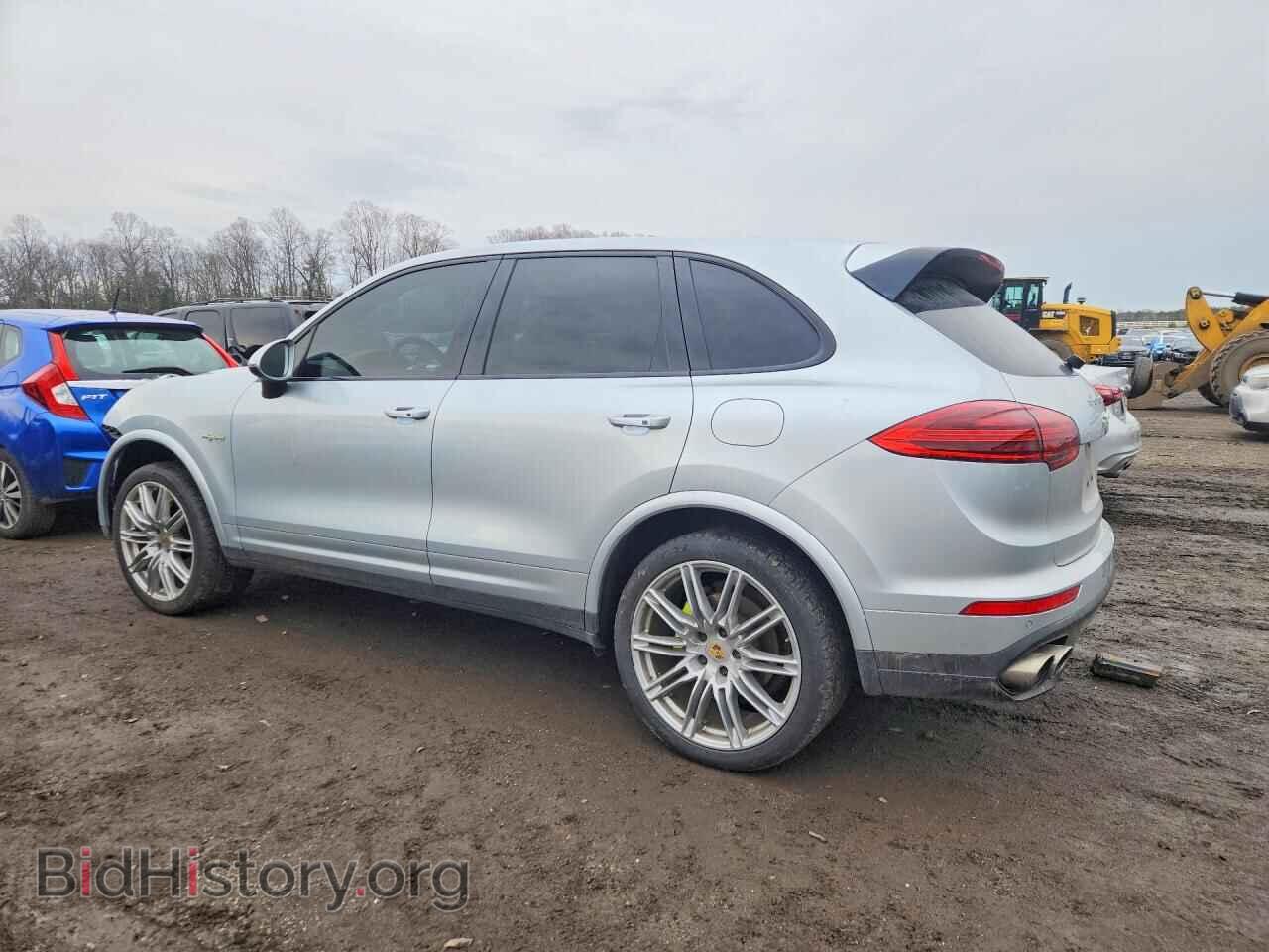 2017 PORSCHE CAYENNE - VIN: WP1AE2A28HLA69447 - Фото 2