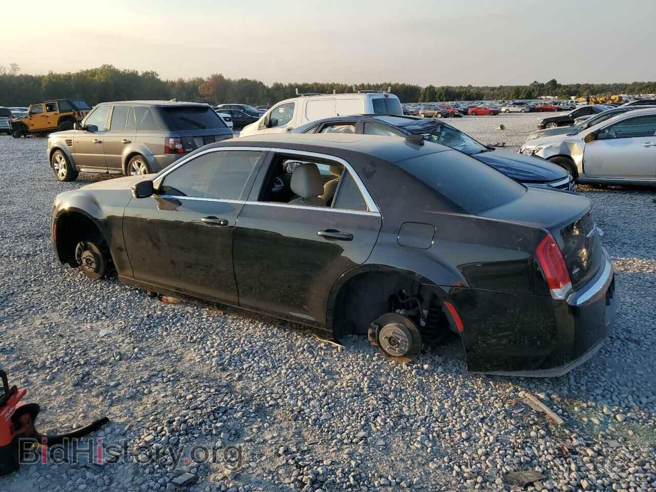 2017 CHRYSLER 300 - VIN: 2C3CCARG5HH655664 - Фото 2