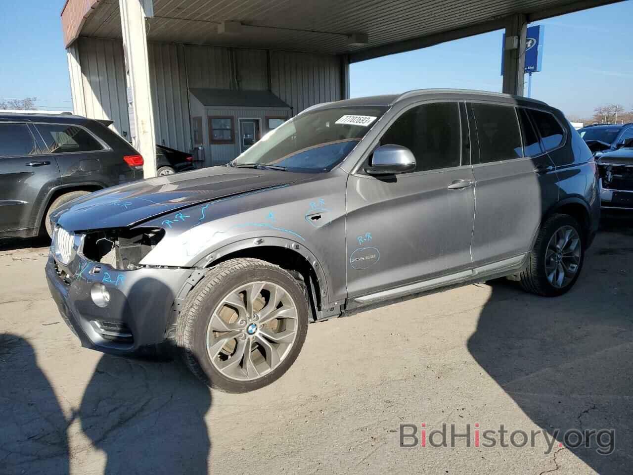 Photo 5UXWX9C54H0D98070 - BMW X3 2017