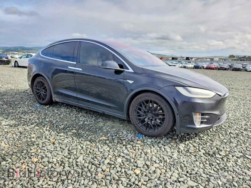 2016 Tesla MODEL X (VIN 5YJXCAE29GF001732) — фото 4 из 14