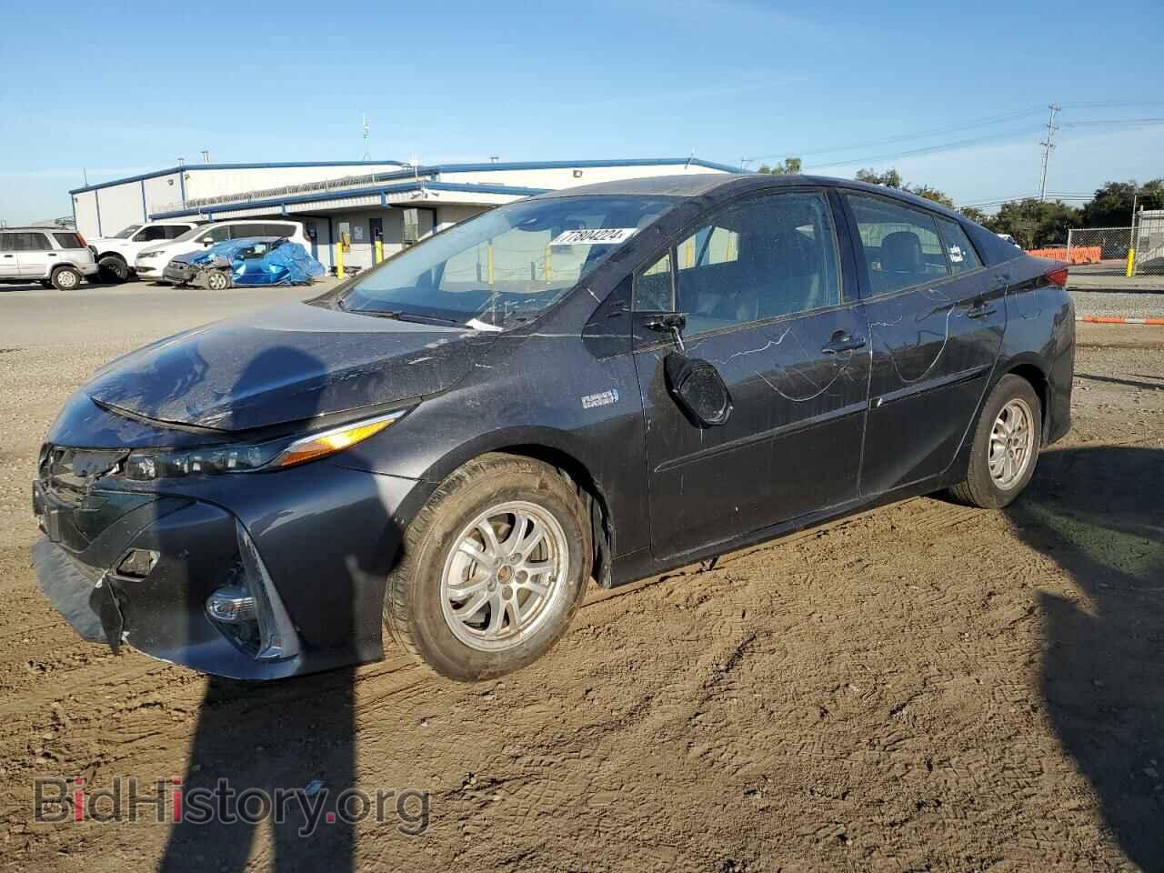 Фотография JTDKARFP2H3060242 - TOYOTA PRIUS 2017